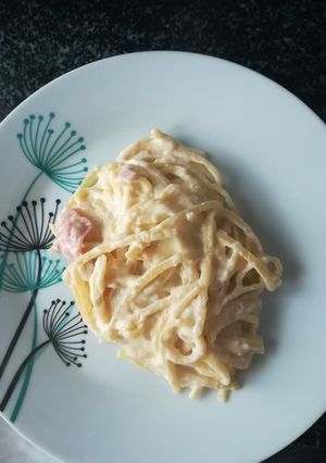 Una foto de Tallarines a la carbonara