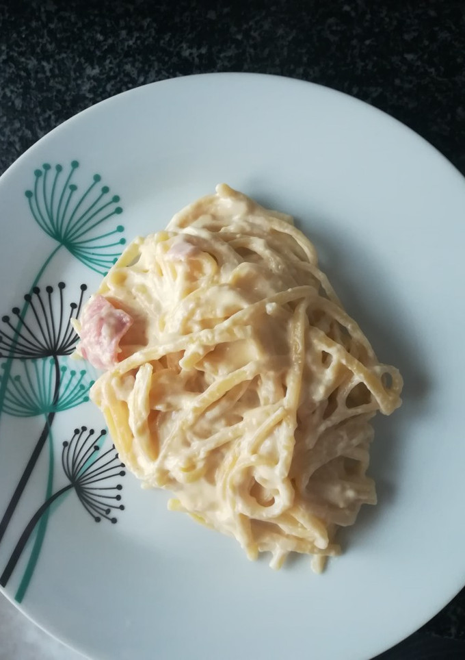 Una foto de Tallarines a la carbonara