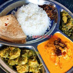 A picture of Dry prawns in green masala.