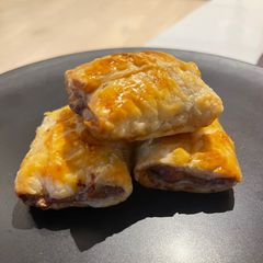A picture of Sausage Roll.