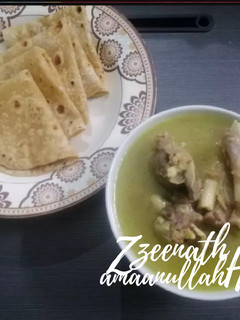 A picture of Ammijaan's Peela Shorba or Mutton Stew.