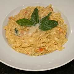 Una foto de Fettuccine con burrata