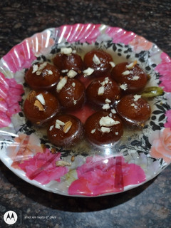 பிரேட் குலாப் ஜாமுன் 🍞🧆🧆 (Bread gulab jamun recipe in tamil) செய்முறை முக்கிய புகைப்படம்