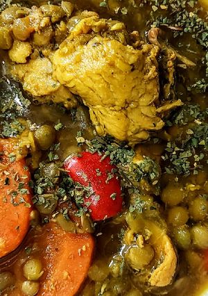Una foto de MENESTRA DE🍛Lentejas, con Pechuga de🐥Pollo...!