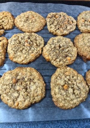 A picture of Oatmeal Scotchies.