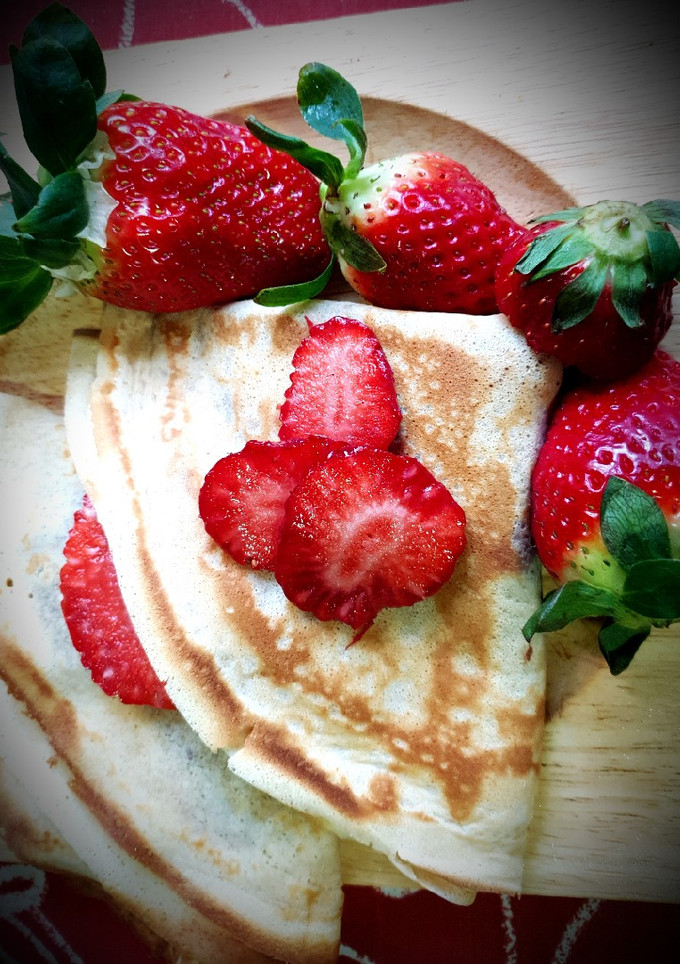 Una foto de Crepes de chocolate y fresones