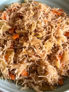 Una foto de Fideos de arroz delicias variadas 🥡🥢