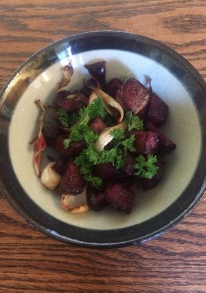 A picture of Roasted beetroot with onion, garlic, oregano and parsley.