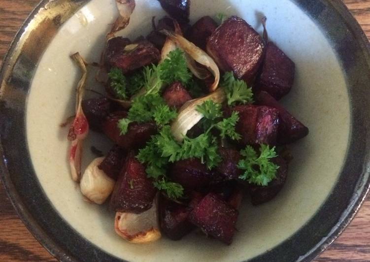 Roasted beetroot with onion, garlic, oregano and parsley