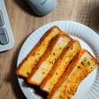 23. Roti Tawar Garlic