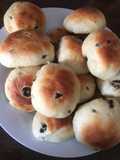 خبز بالزيتون olive bread