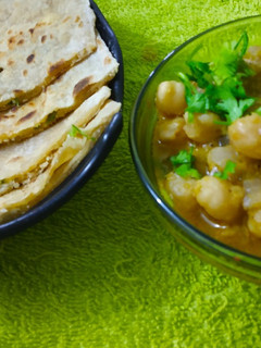 பன்னீர் ஸ்டஃப்டு கோதுமை பரத்தா பஞ்சாபி தாபா ஸ்டைல் (Paneer Stuffed paratha Recipe in Tamil) செய்முறை முக்கிய புகைப்படம்