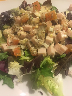 Una foto de Ensalada de pavo con salsa de mostaza