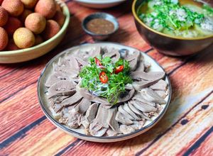 Hình của món Tim Heo Luộc Chấm Mắm Nêm.