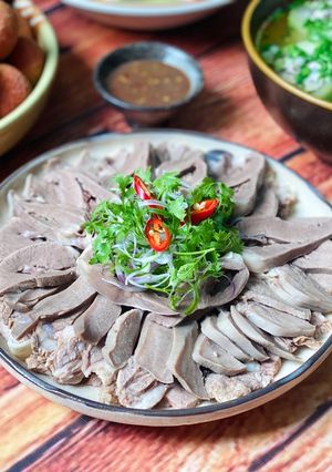 Hình của món Tim Heo Luộc Chấm Mắm Nêm.