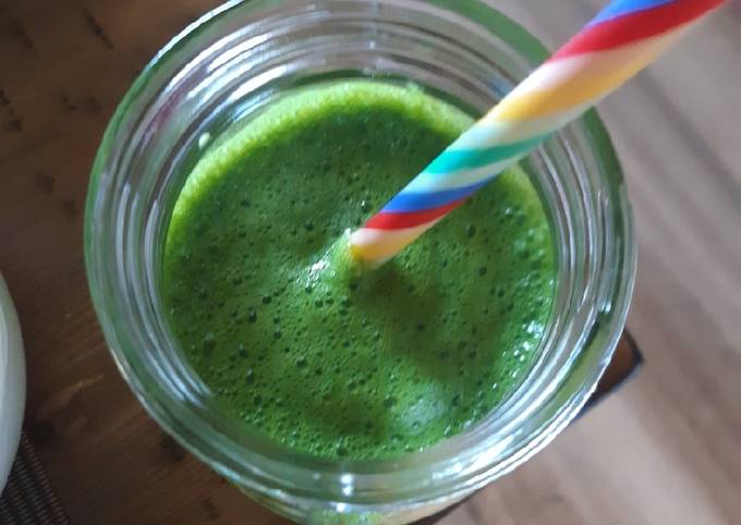 Step-by-Step Guide to Make Award-winning Green Machine Smoothie