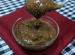 Foto de Sorvete de Chocolate e Banana congelada saudável vegano