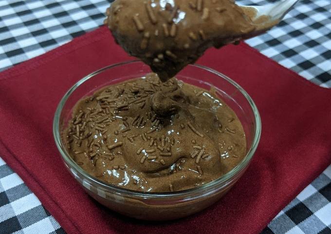 Sorvete de Chocolate e Banana congelada saudável vegano