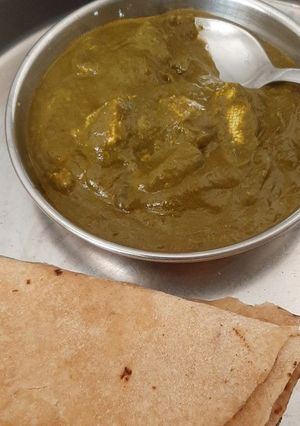 A picture of Palak paneer.