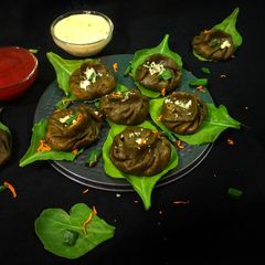 A picture of Spinach Cheese Momos.