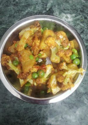 A picture of Aloo gobhi sbji.