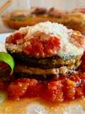 Parmiggiana házi szósszal (parmezános padlizsán)