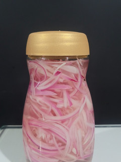 Una foto de Cebolla morada encurtida