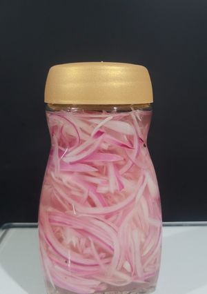 Una foto de Cebolla morada encurtida
