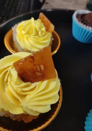 A picture of Mango cupcakes.