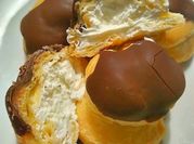 Una foto de pasteles choux