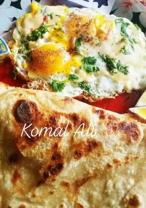 A picture of Cheese Egg paratha.