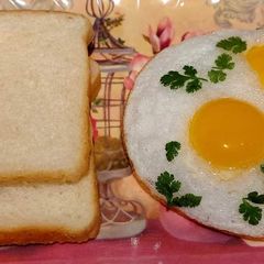 A picture of Half fry egg.