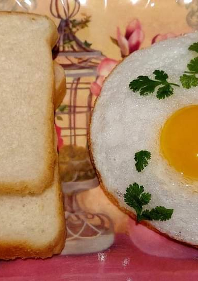A picture of Half fry egg.