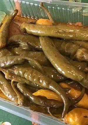 Une photo de Quatuor de piments au citron, huile d'olive et épices