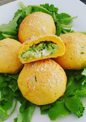 Foto di Bomboloni di pancarrè con zucchine e formaggio