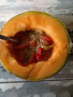 Une photo de Melon au poivrons piment et sauce citronnée