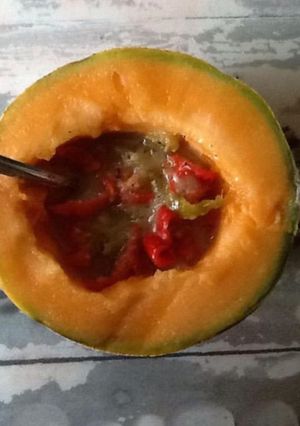 Une photo de Melon au poivrons piment et sauce citronnée