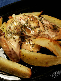 Una foto de Pechuga al horno con patatas asadas