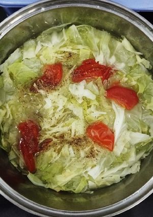 Hình của món Canh bắp cải nấu tôm khô và cà chua.