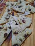 Focaccia con olivas negras, tomillo y romero