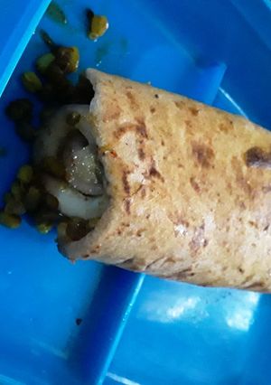 A picture of Sprouted moong kathi roll.