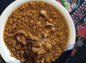 Una foto de Guiso de lentejas con carne de cerdo
