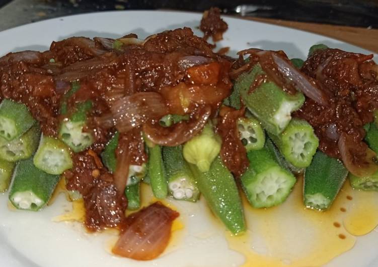 Steamed okra with shrimp paste