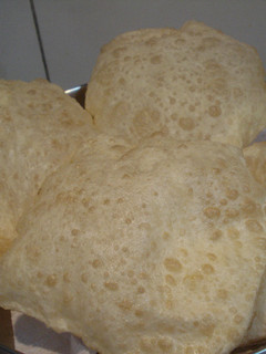 भटूरे (Bhature recipe in Hindi) रेसिपी मुख्य फोटो