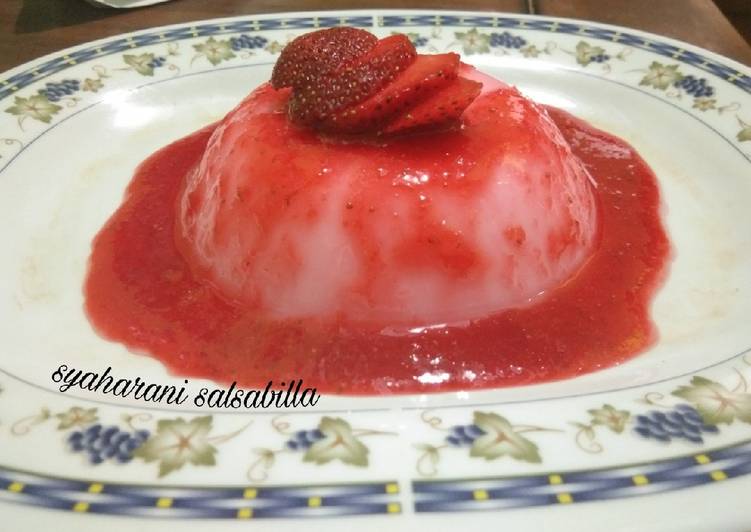 Pudding susu nutrijell strawberry dengan fla strawberry segar