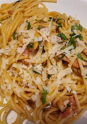Una foto de Spaghettoni con Shiitake y Bacon