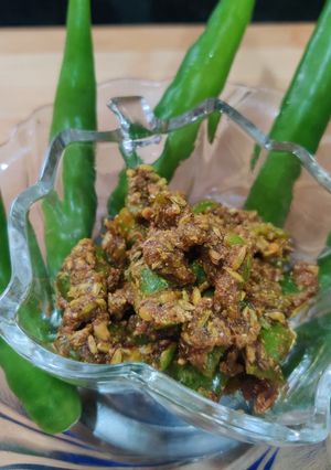 हरी मिर्च की लौंजी (Hari mirch launji Recipe in Hindi) रेसिपी मुख्य फोटो