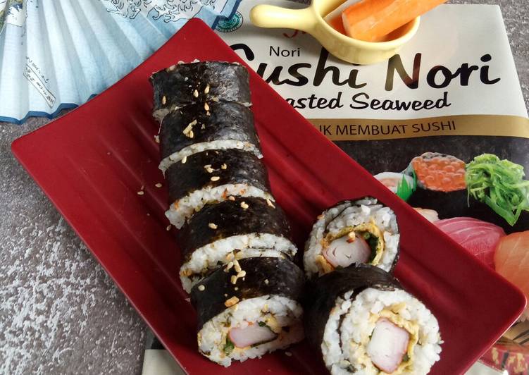 Cara Gampang Menyiapkan Crabstik sushi roll yang Enak Banget
