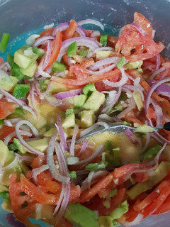 Una foto de Ensalada con aguacate