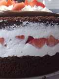 Tarta de chocolate (rellena nata con fresas)